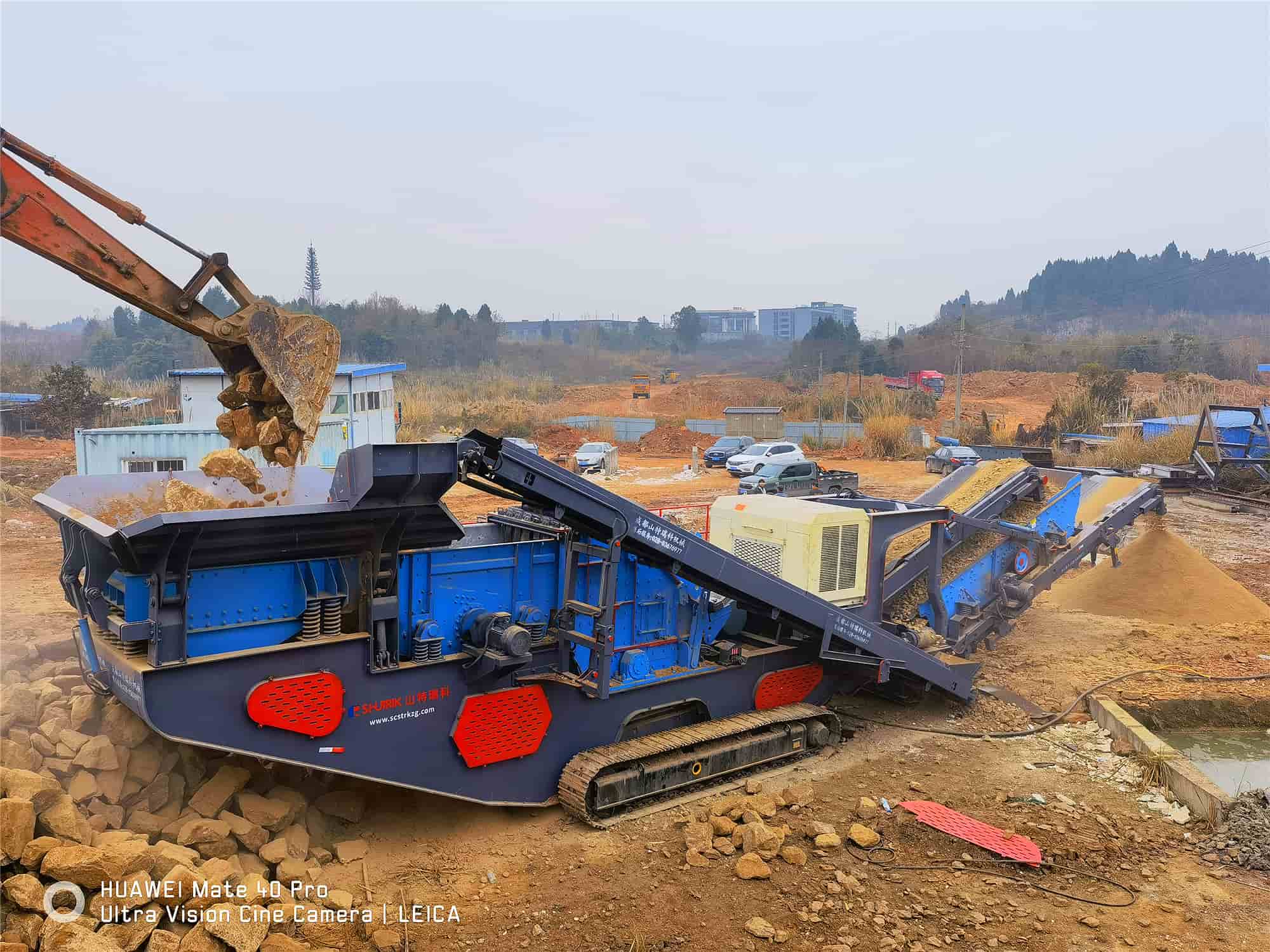 履带移动破碎站